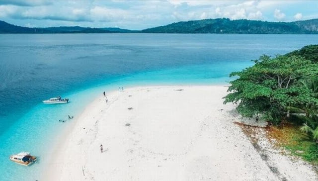 13 Pulau Eksotis di Maluku. Yakin Masih Pengen ke Luar Negeri?