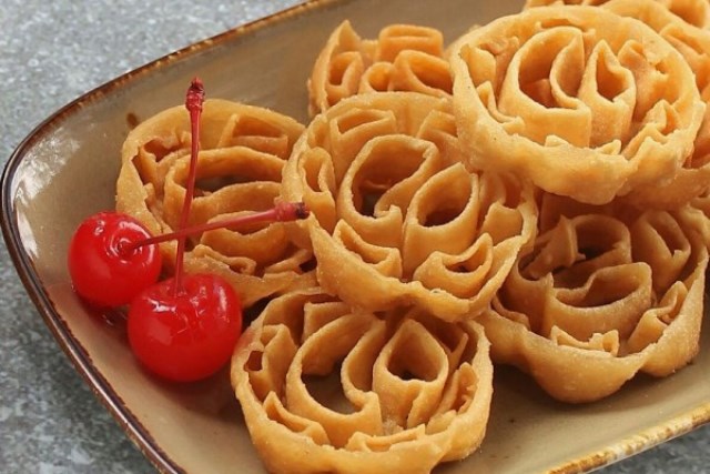 makanan khas Betawi Kembang Goyang