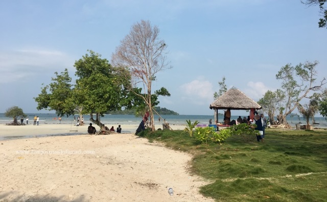 Pantai Elyora Batam