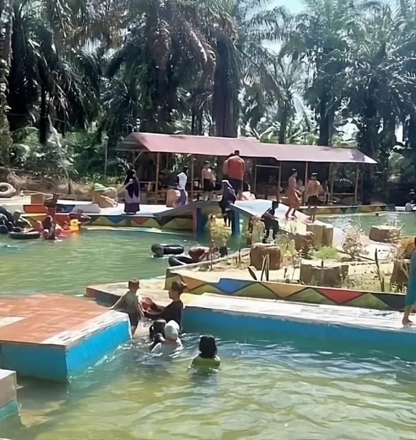 Kolam Pemandian Dua Mojang
